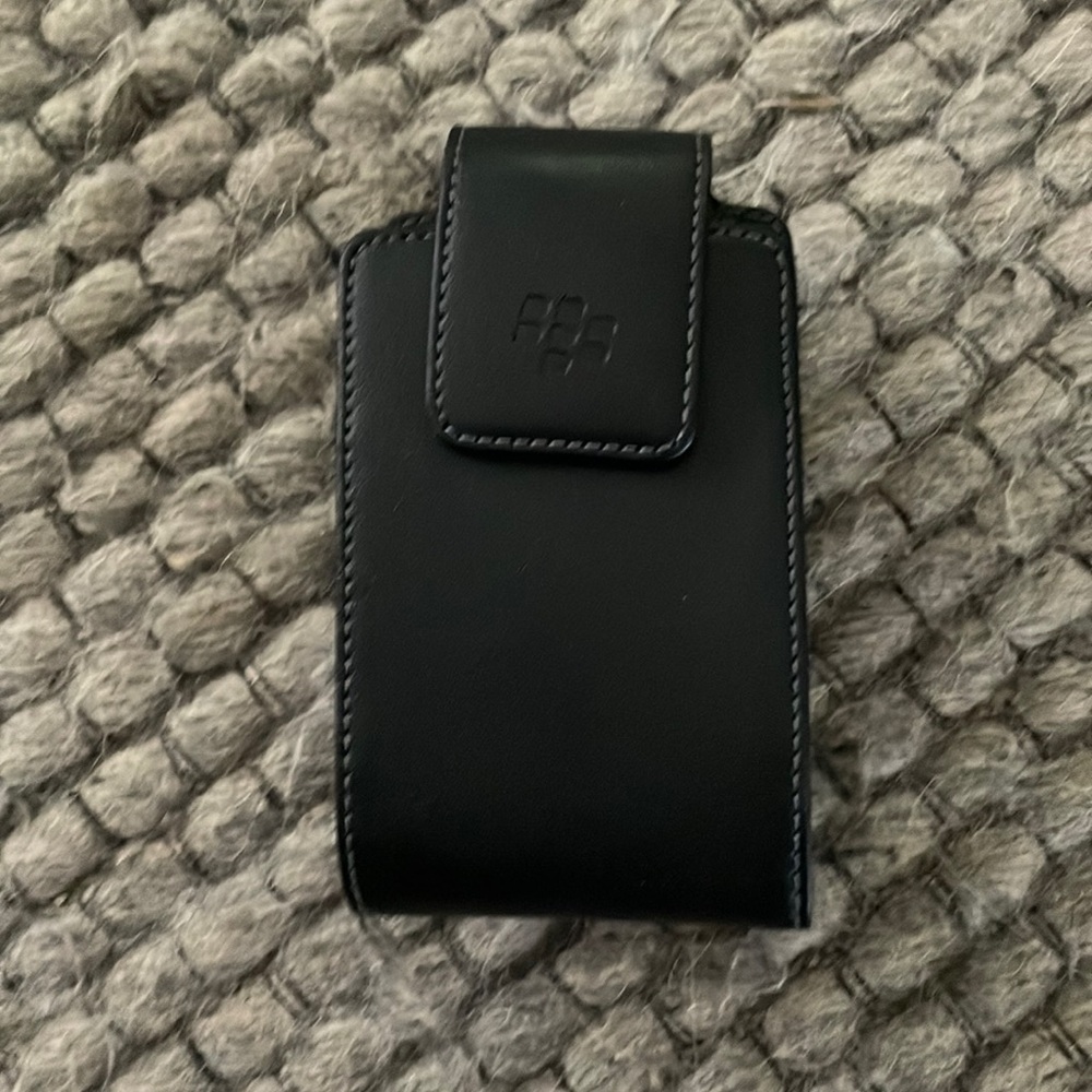 New Blackberry Belt Clip with Magnetic Clasp Black Color No Box or Tags